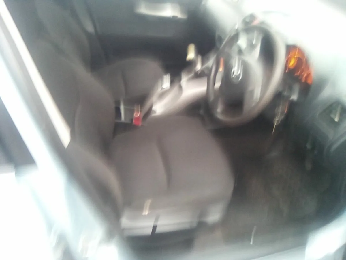 Toyota Auris 2008.  1,4 diesel   n,c,t  very clean - Image 3