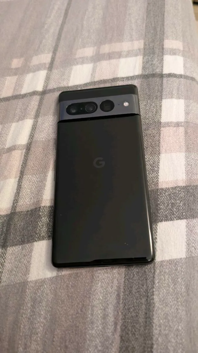Google Pixel 7 Pro with cracked screen - Image 1