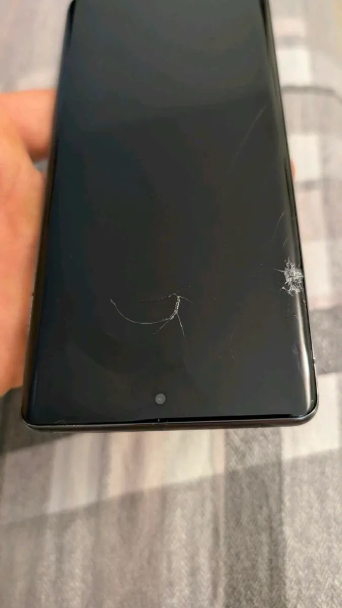 Google Pixel 7 Pro with cracked screen - Image 2