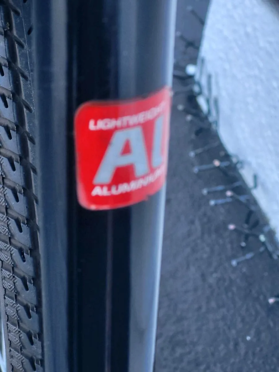 GENTS HYBRID BIKE VERY NICE CONDITION - Image 3