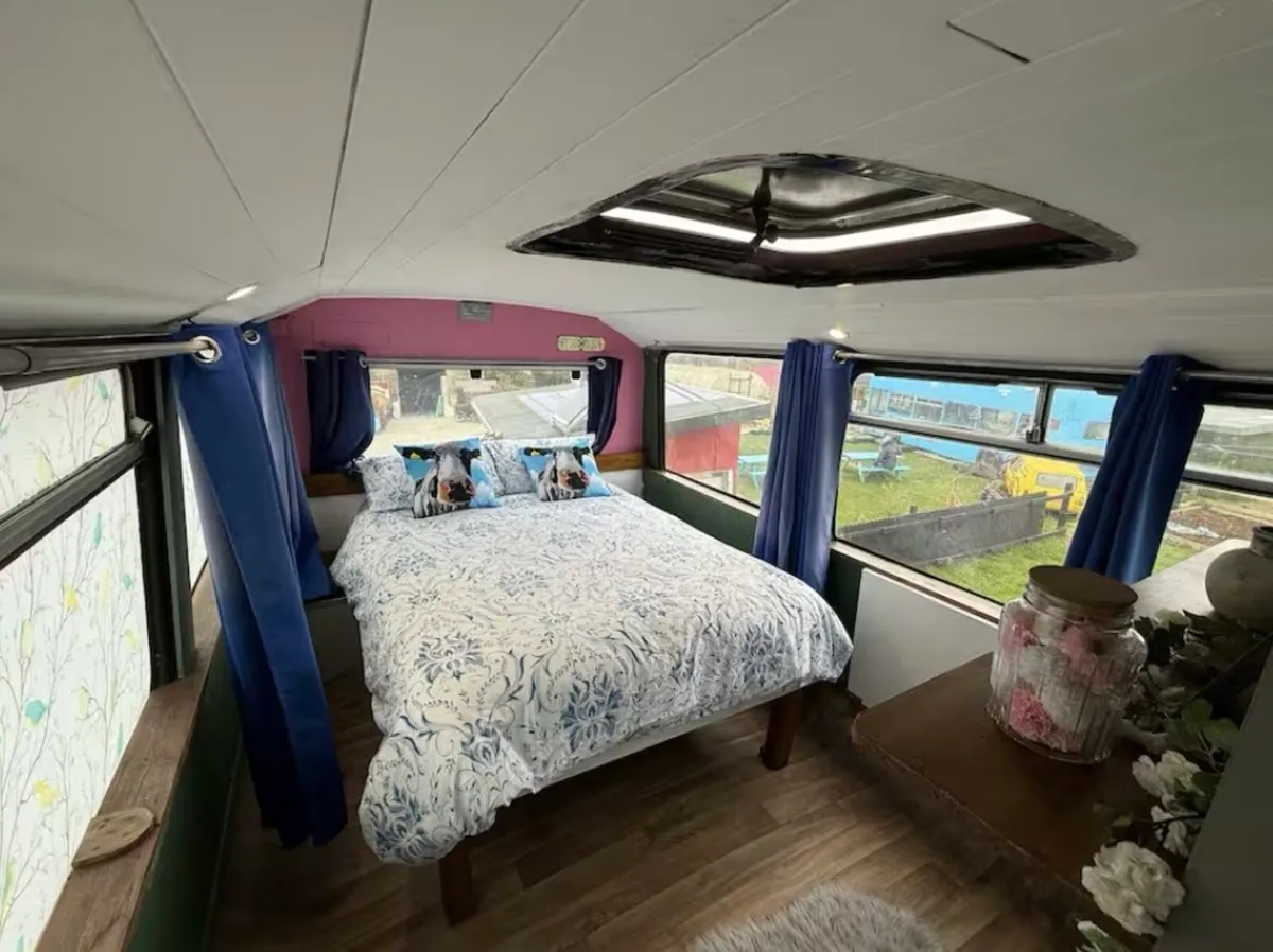 Double decker bus accommodation - Image 3