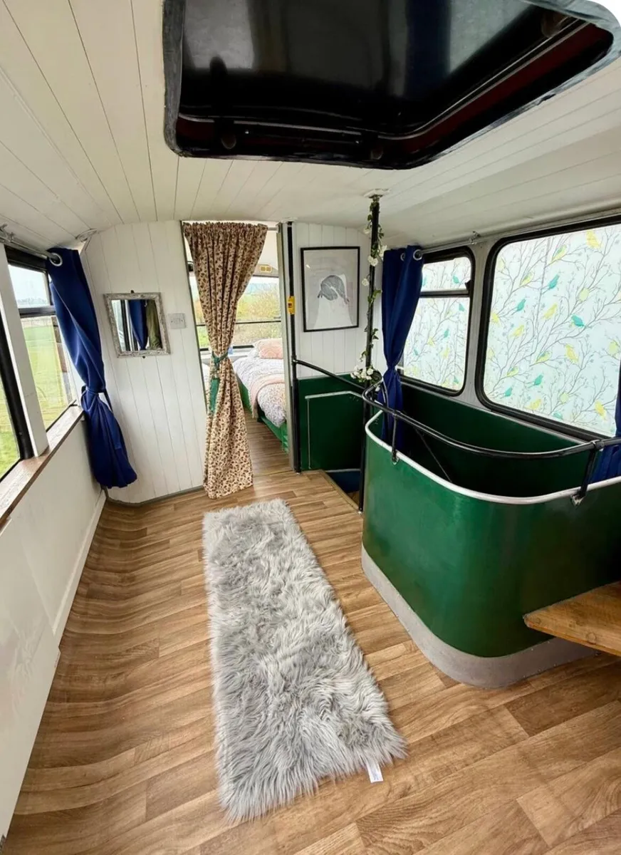 Double decker bus accommodation - Image 4