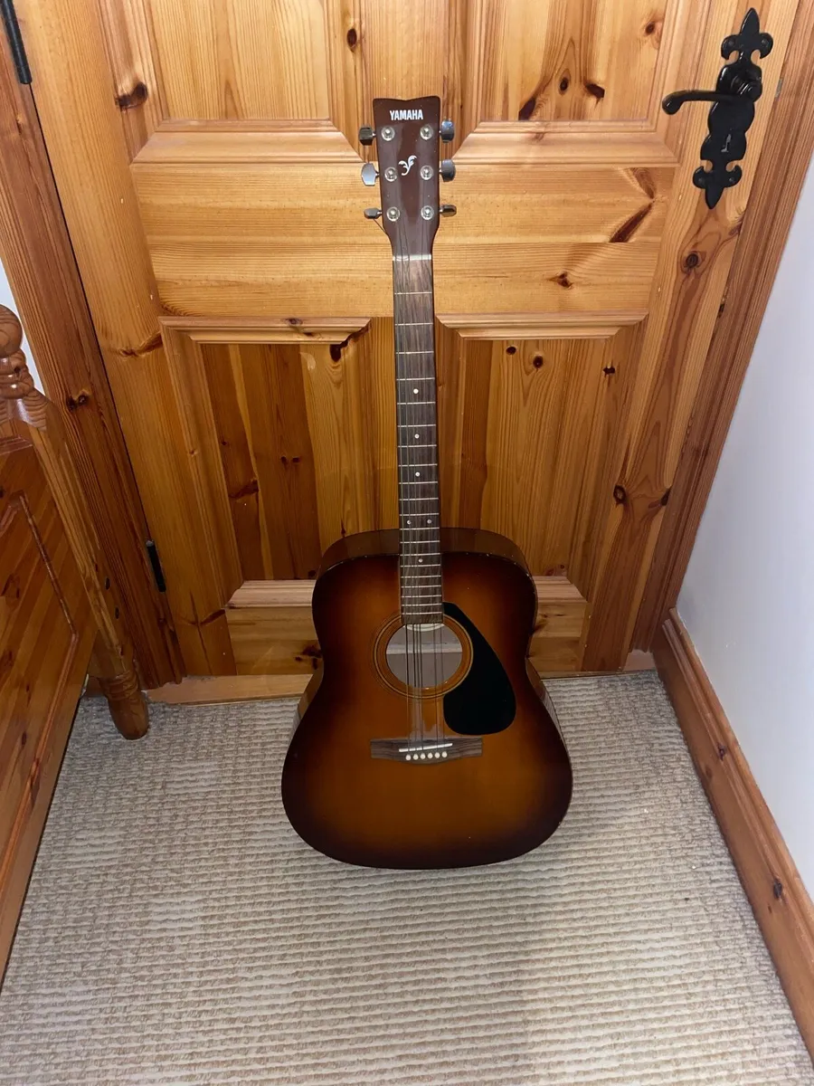 Yamaha acoustic guitar F310 TBS - Image 1