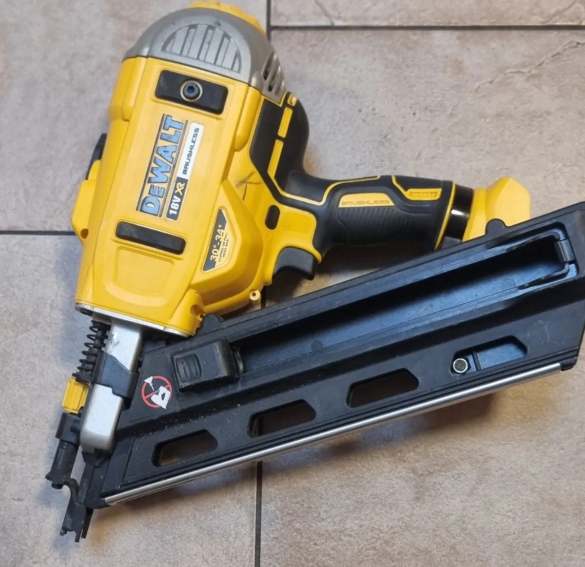 Dewalt 1st fix nail gun - Image 1