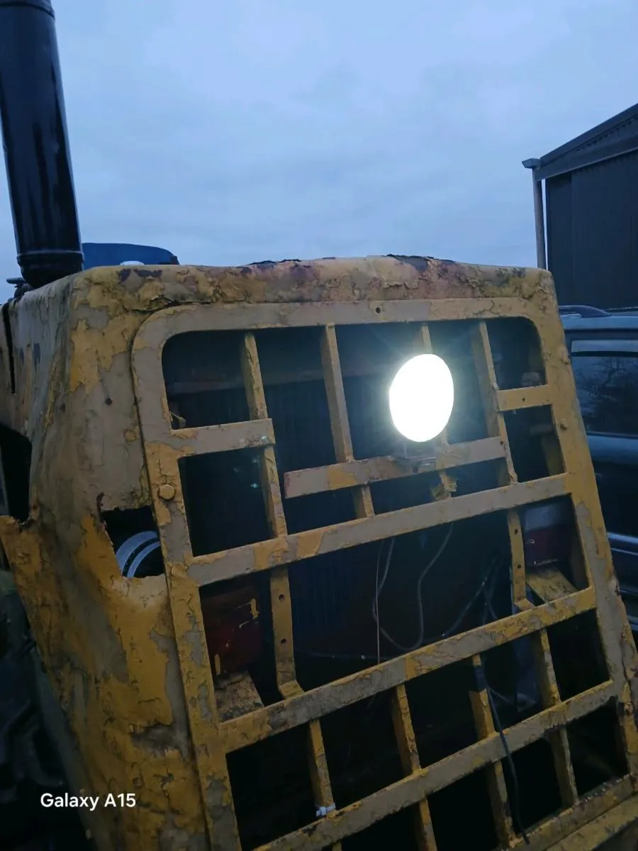 Loading shovel - Image 4