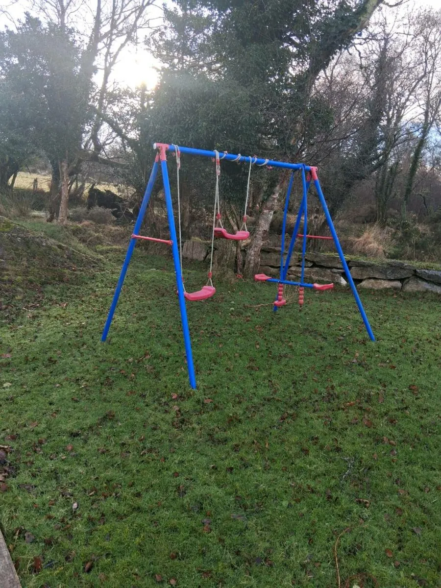 Swing set - Image 1