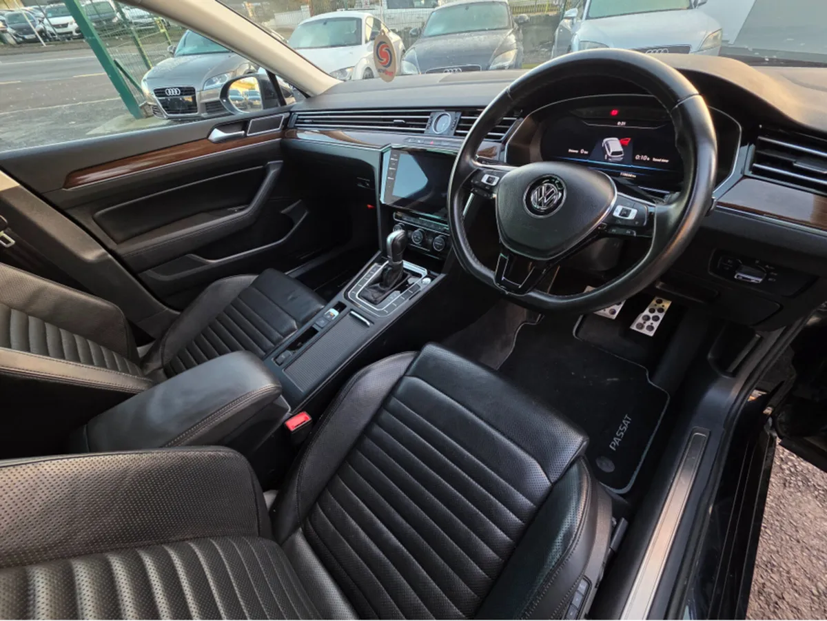 Volkswagen Passat 2.0 TDI VIRTUAL DASH FULL LEATHE - Image 4