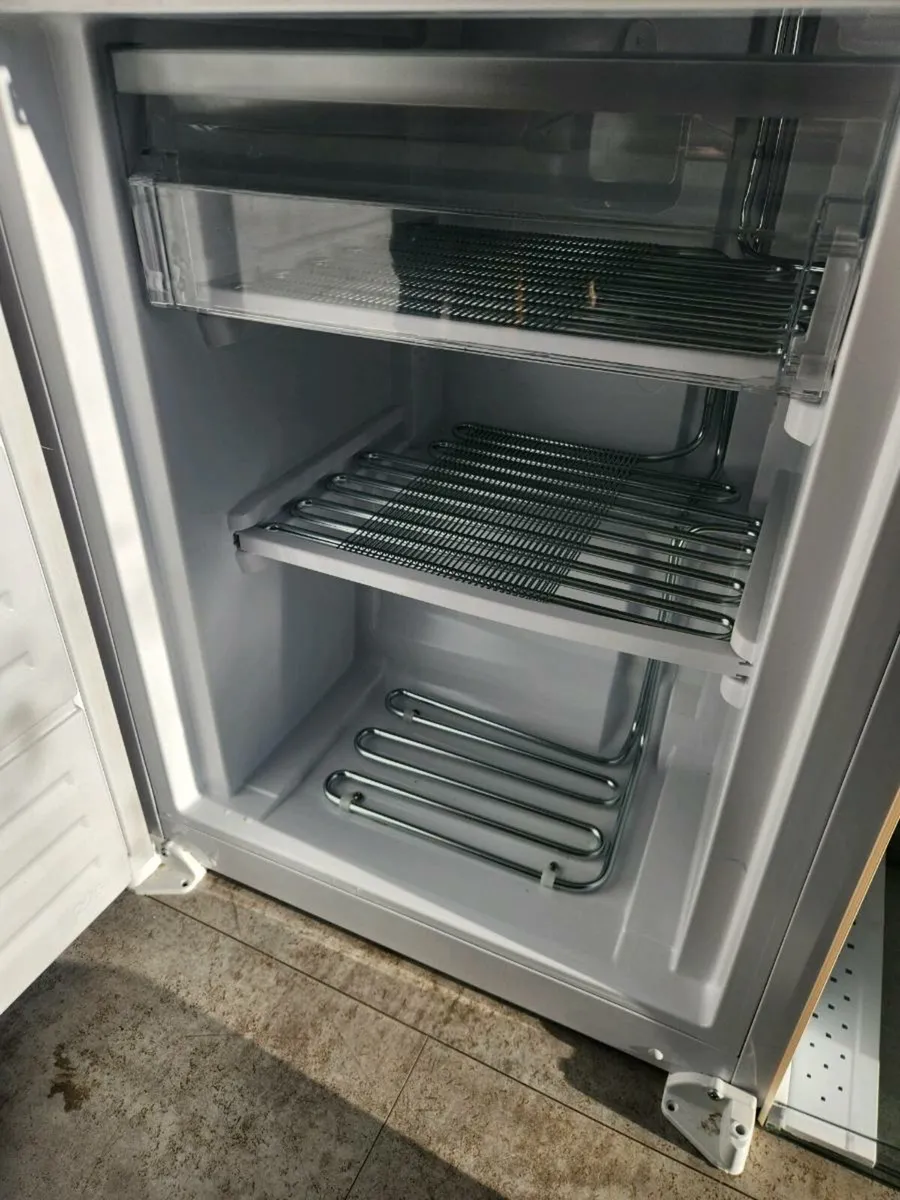 Fridge freezer built in - Image 2