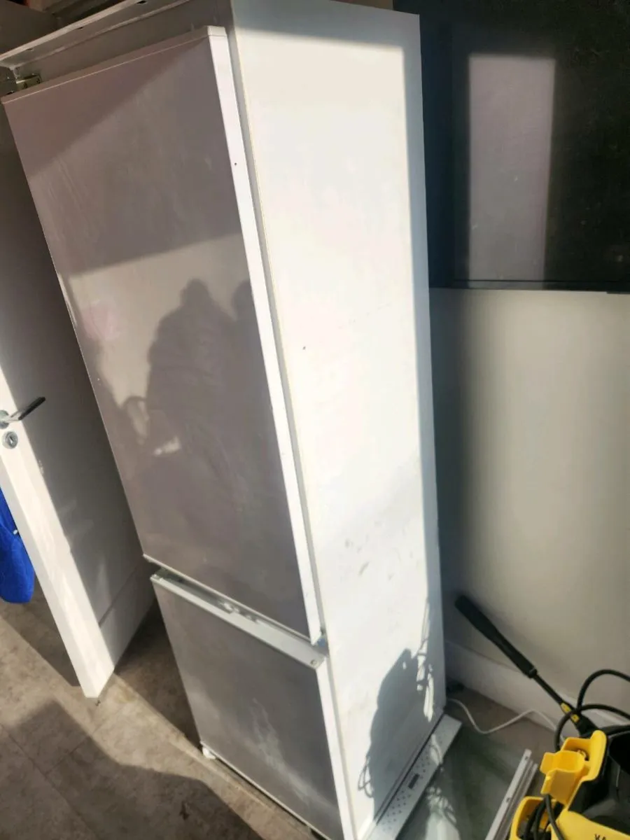 Fridge freezer built in - Image 3