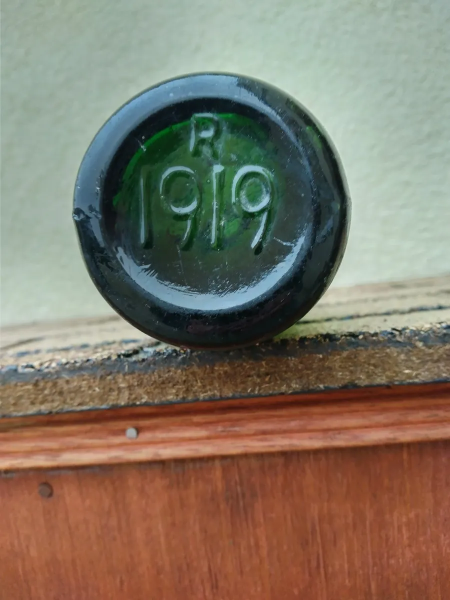 Antique 1919 embossed Clonakilty bottle - Image 2