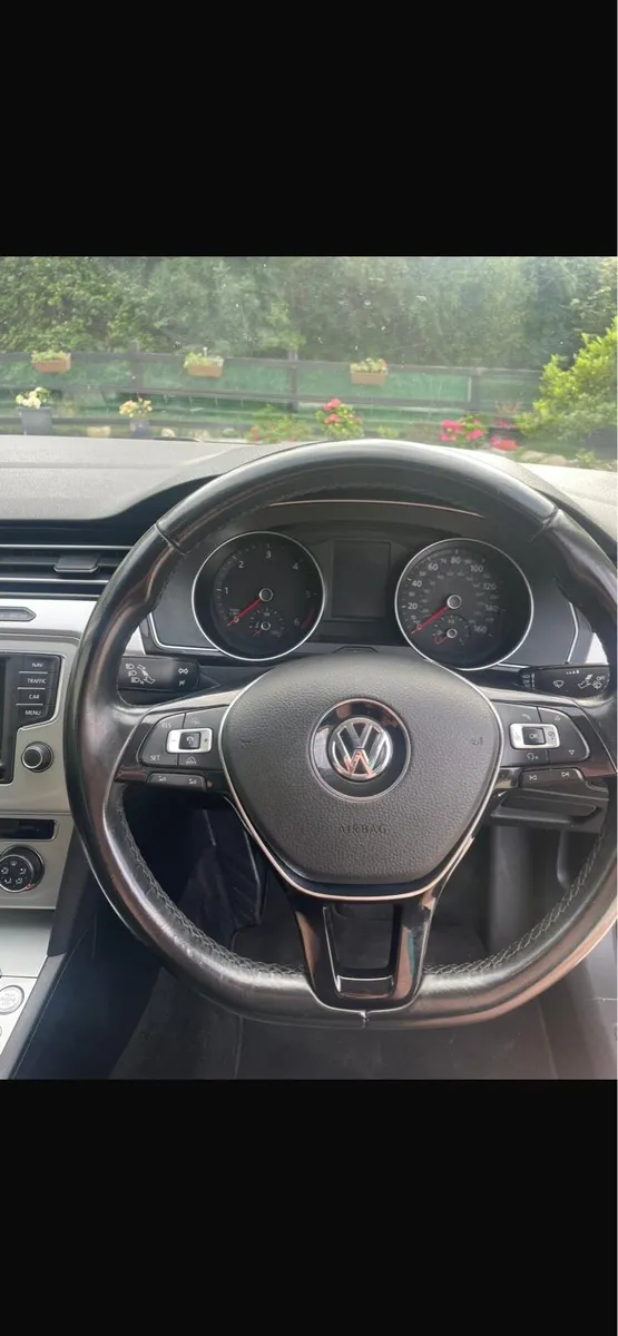 Volkswagen Passat - Image 2