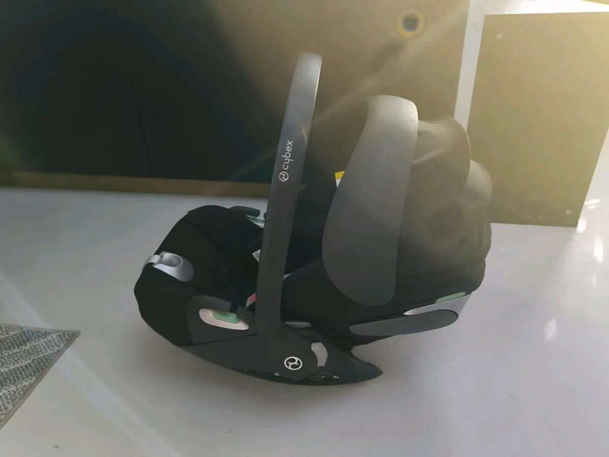 Cybex cloud T car seat - Image 2