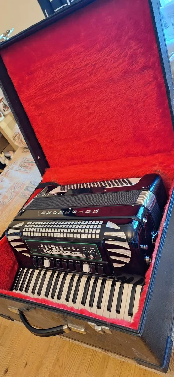 Piano Accordion - Image 1