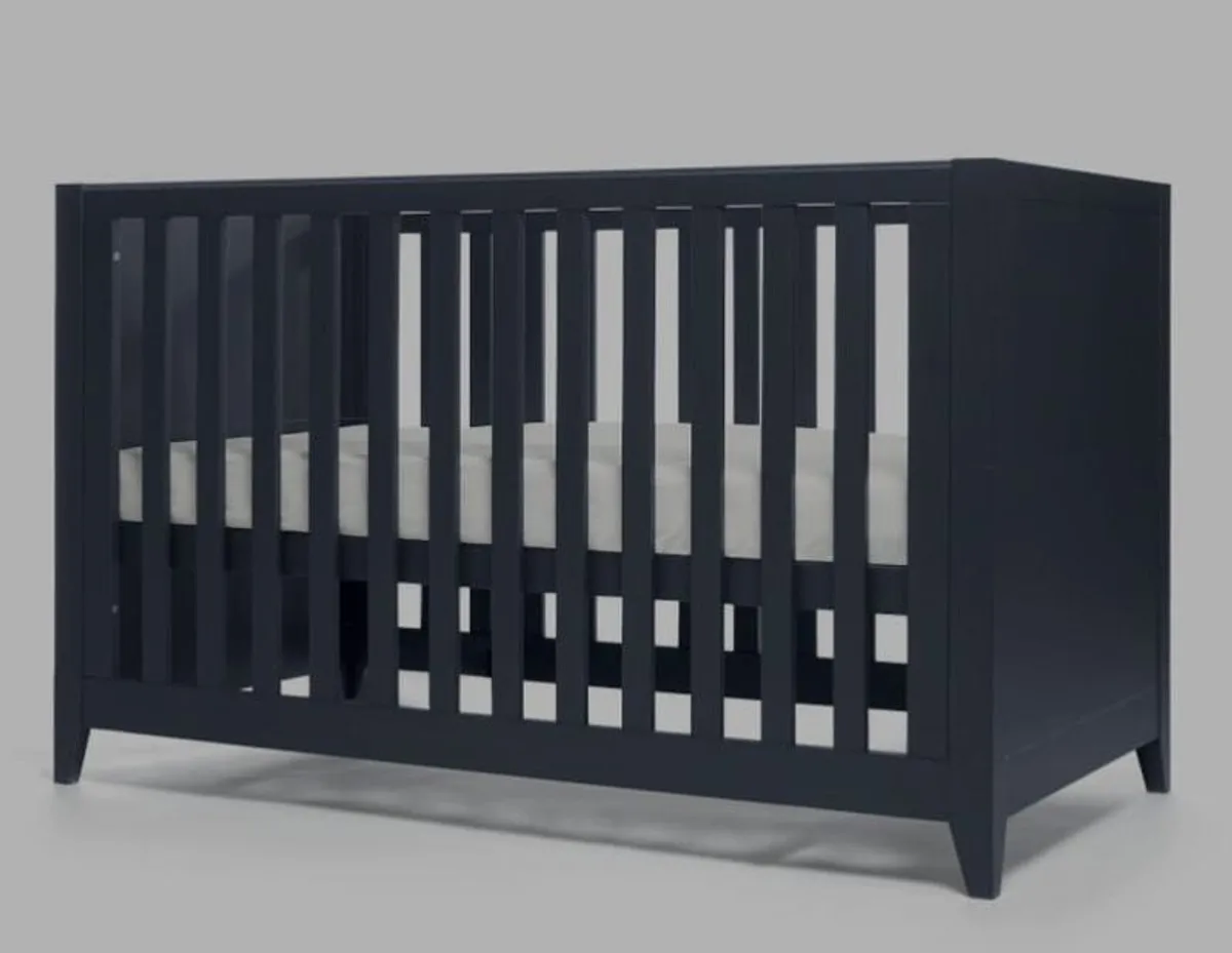 Mamas & Papas cot bed and matching changing unit - Image 3