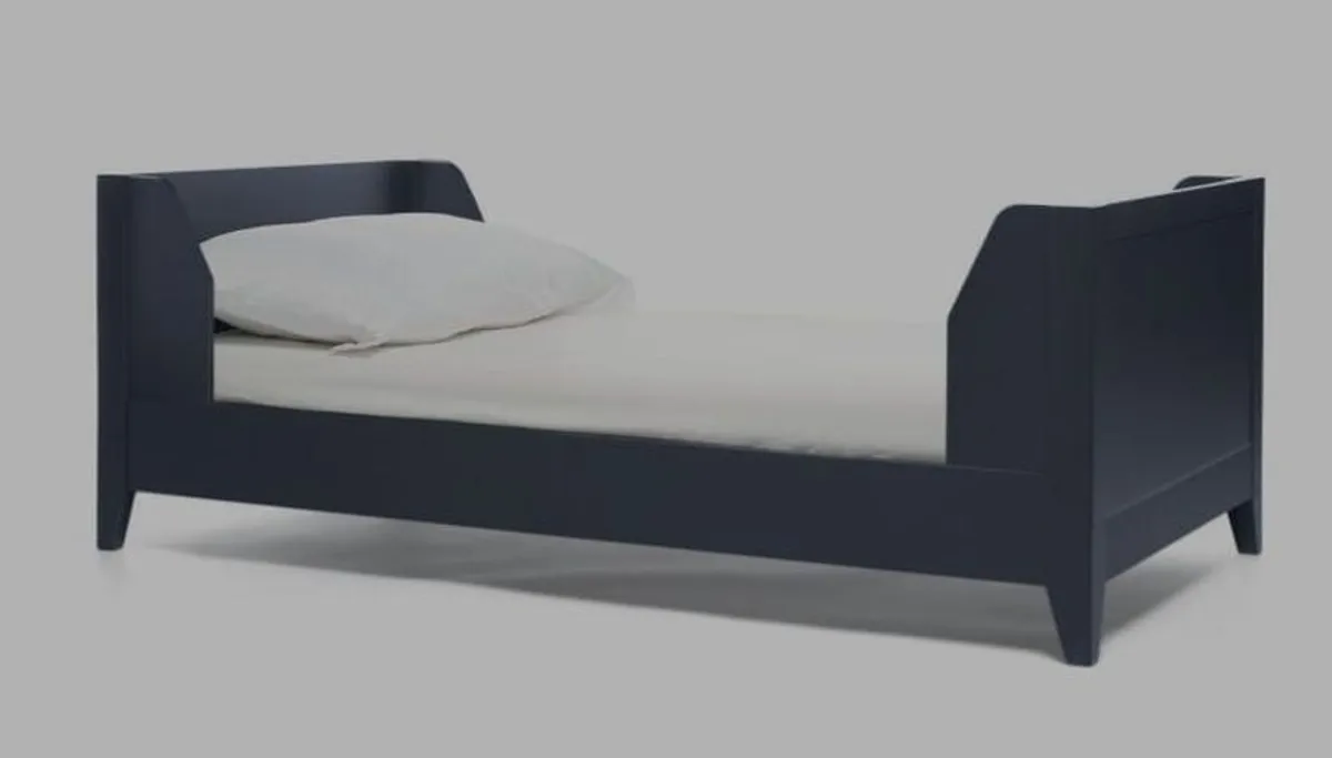 Mamas & Papas cot bed and matching changing unit - Image 4