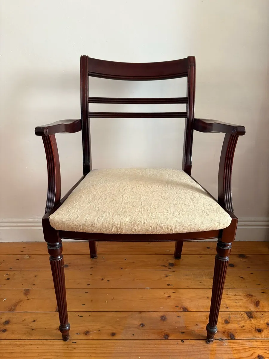 Regency style dining table complete with chairs - Image 4