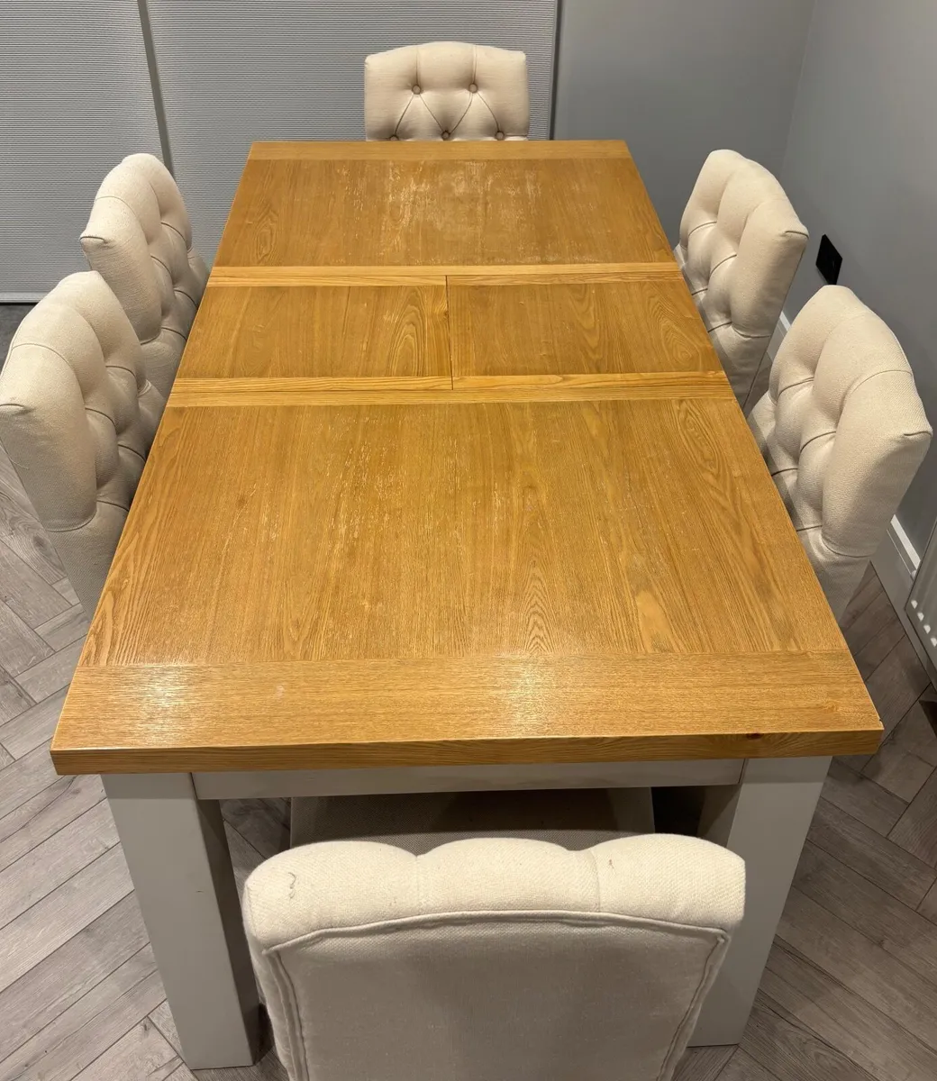 Solid Oak Table with 6 chairs - Image 1