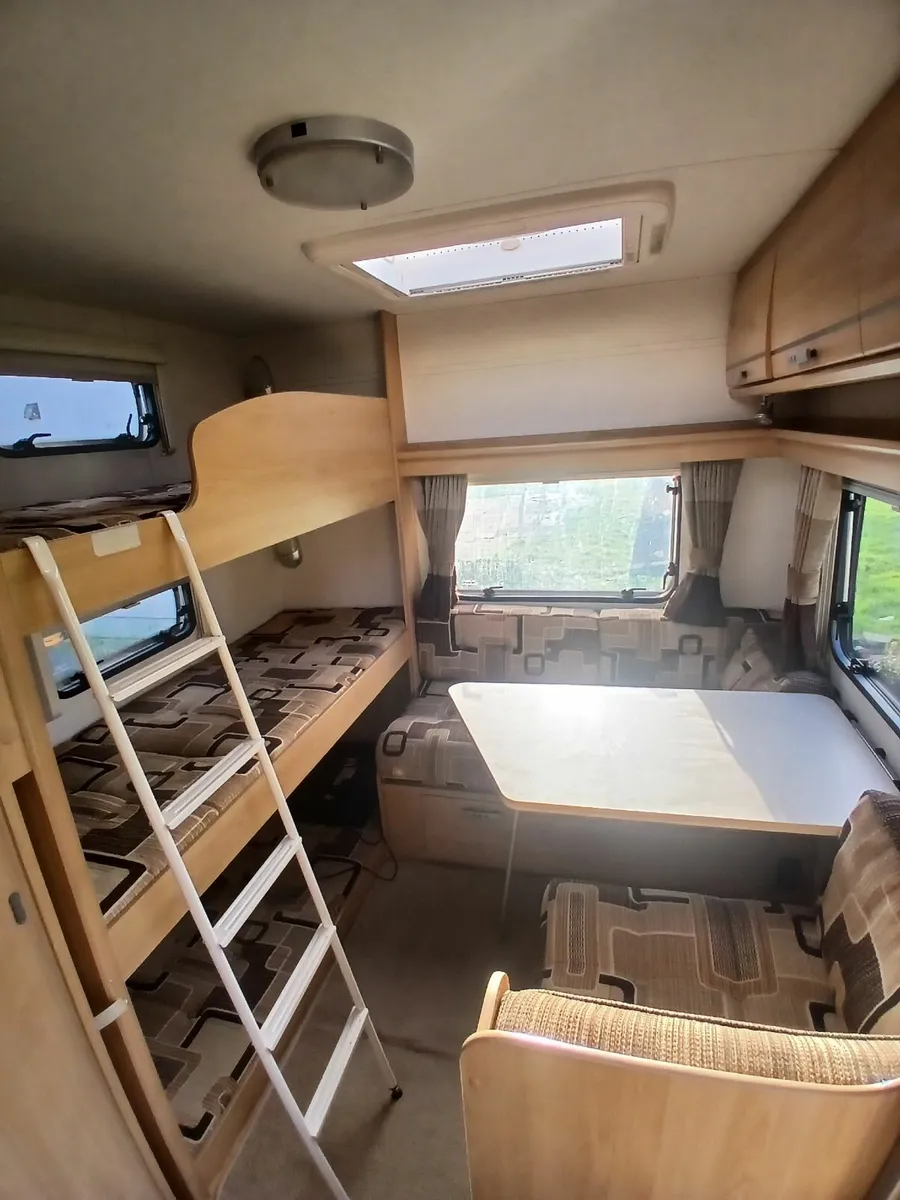 Lunar Quasar 546 Caravan with triple bunks & awnin - Image 2