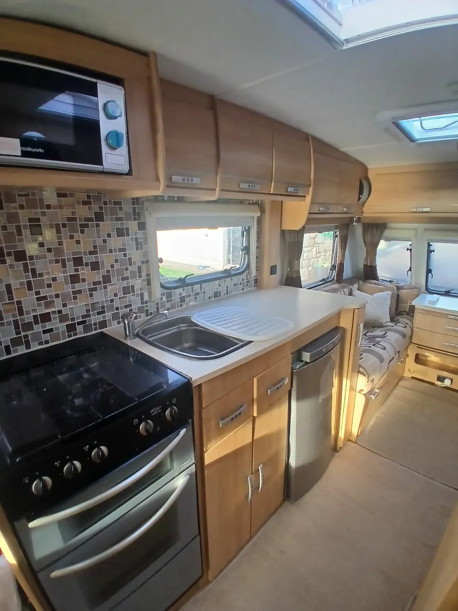 Lunar Quasar 546 Caravan with triple bunks & awnin - Image 4