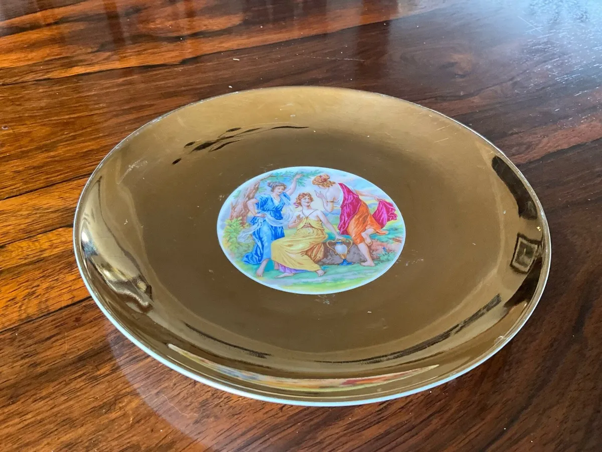 Victorian Gold Plate with Centre Design - Image 2