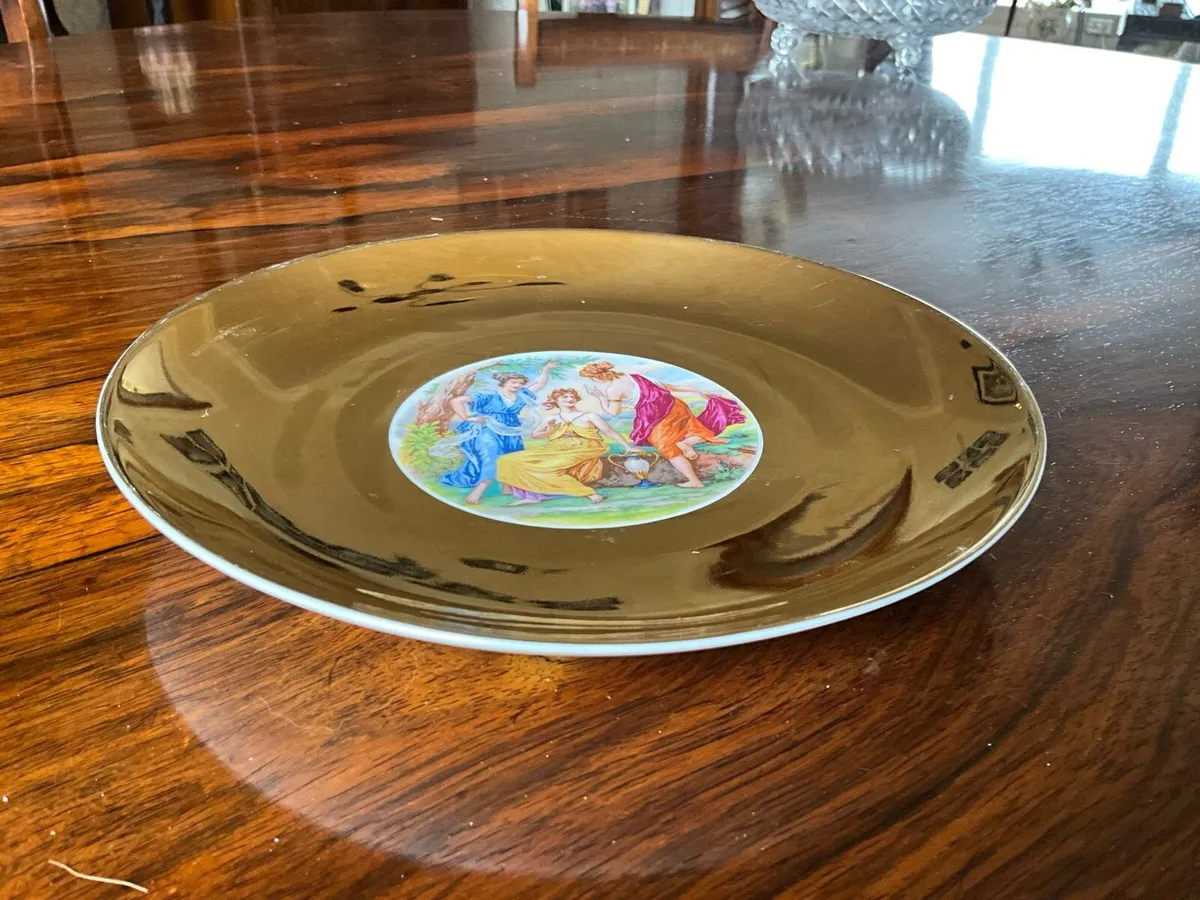 Victorian Gold Plate with Centre Design - Image 3