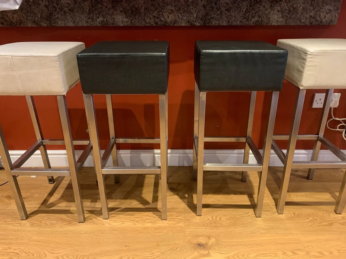 High stools - Image 1