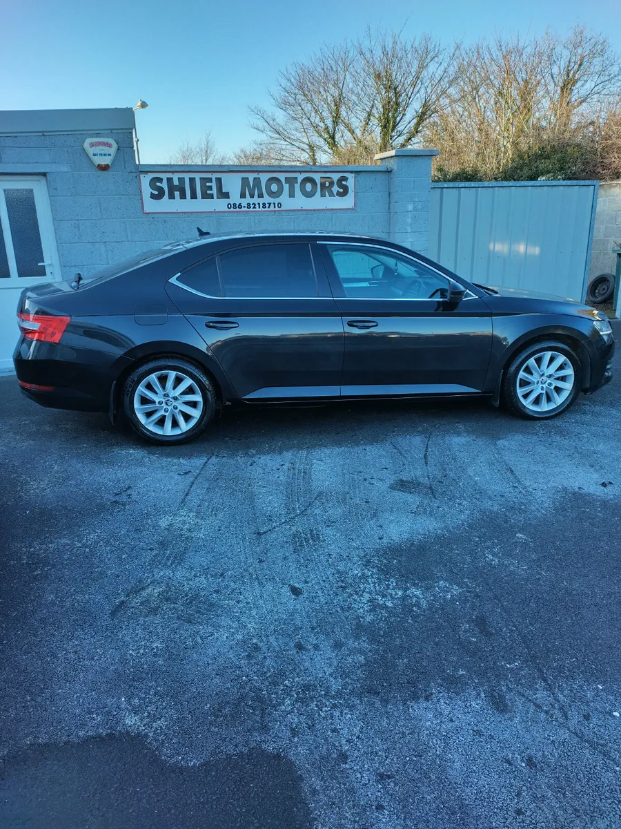 Skoda Superb 2021 H BACK MANUAL - Image 1