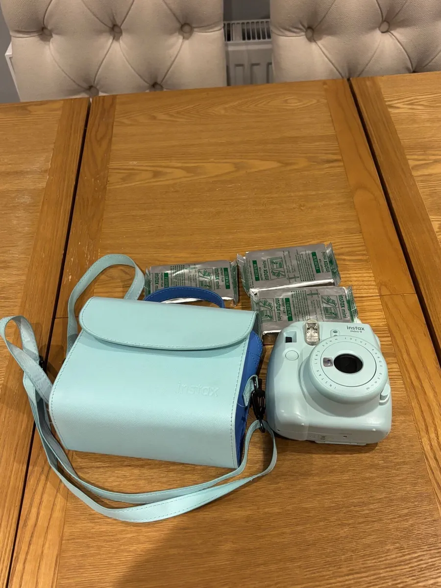 Fuji film Polaroid Camera Instax Mini 9 - Image 1