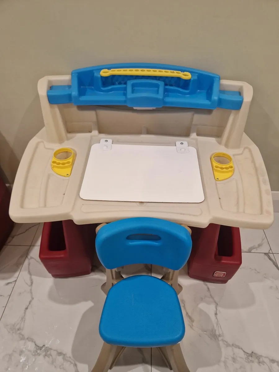 2 Kids  Smyths Art Desks - Image 4