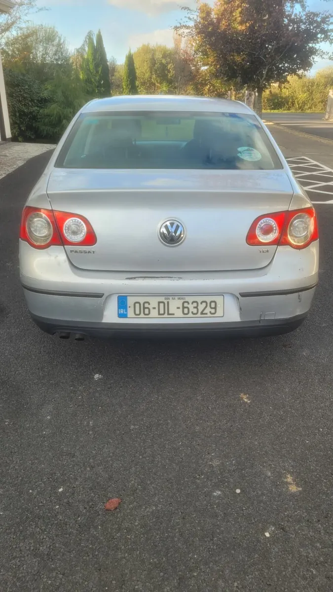 Volkswagen Passat 2006 - Image 2