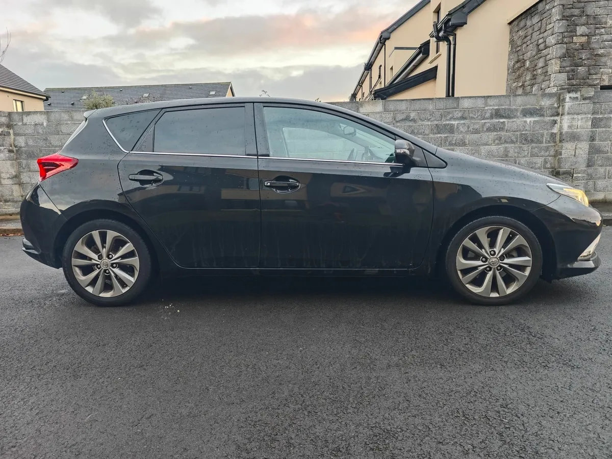Toyota Auris Hybrid / Warranty till 12/2026 - Image 2