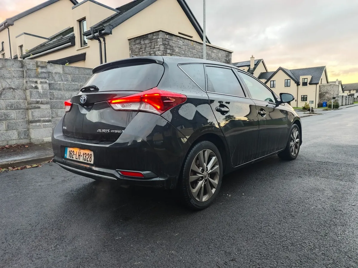 Toyota Auris Hybrid / Warranty till 12/2026 - Image 4