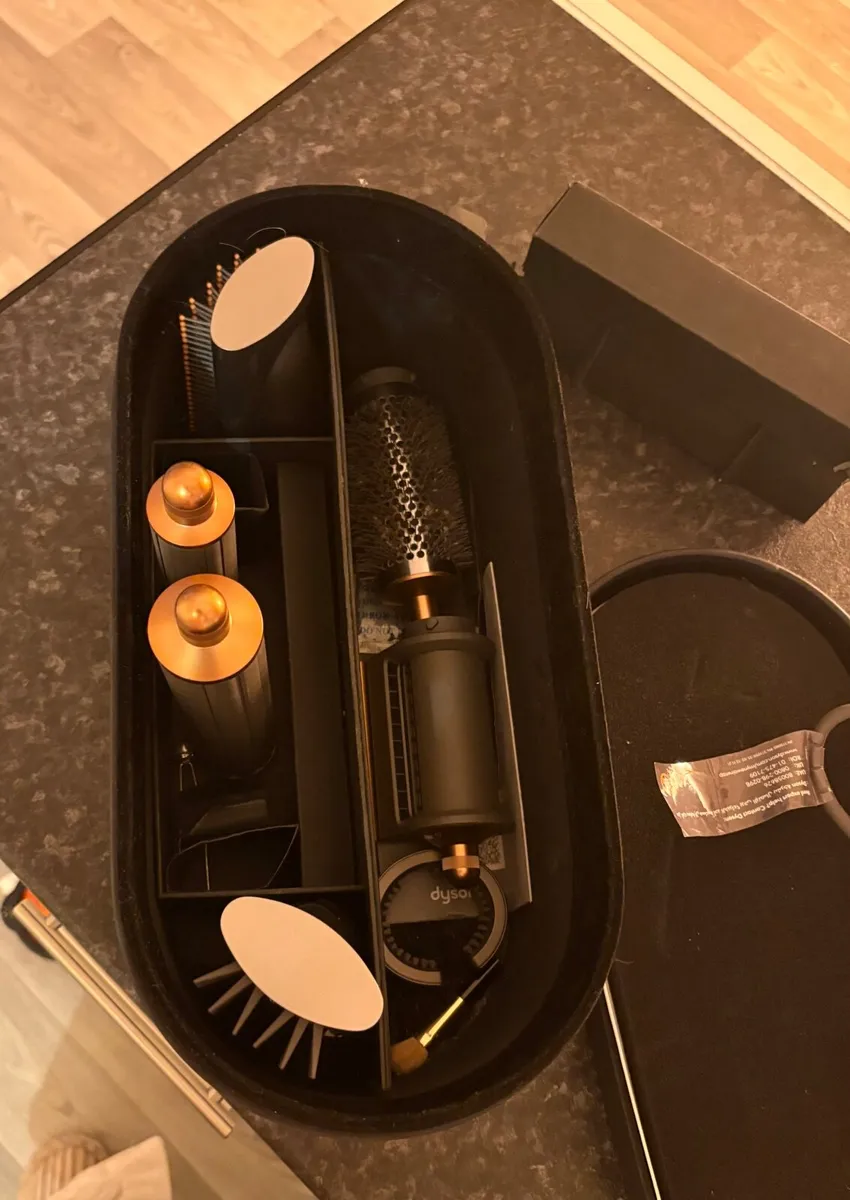 Dyson air dryer - Image 2