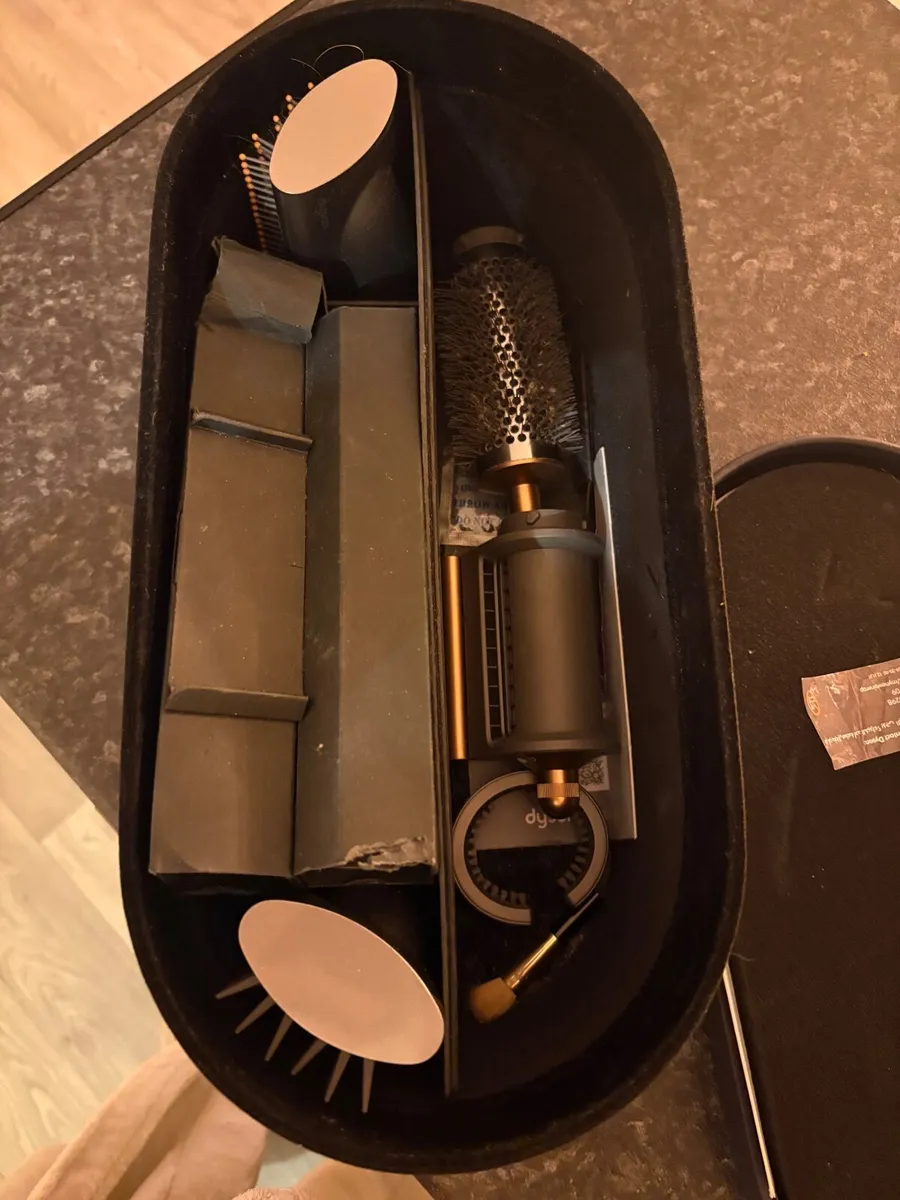 Dyson air dryer - Image 4