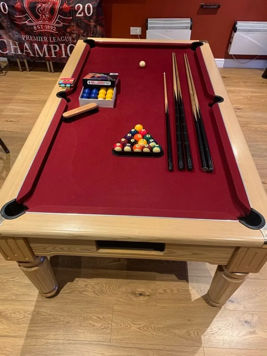 Pool table - Image 1
