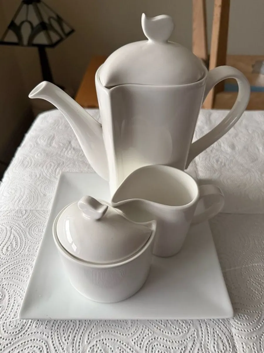 Coffee Set & 4 Cake Plates - Image 1