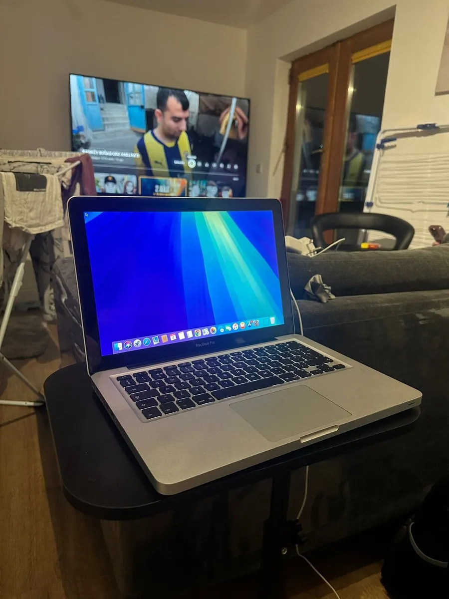 MACBOOK PRO 2010 13” 16 GB RAM UPGRADED SSD 500GB - Image 1