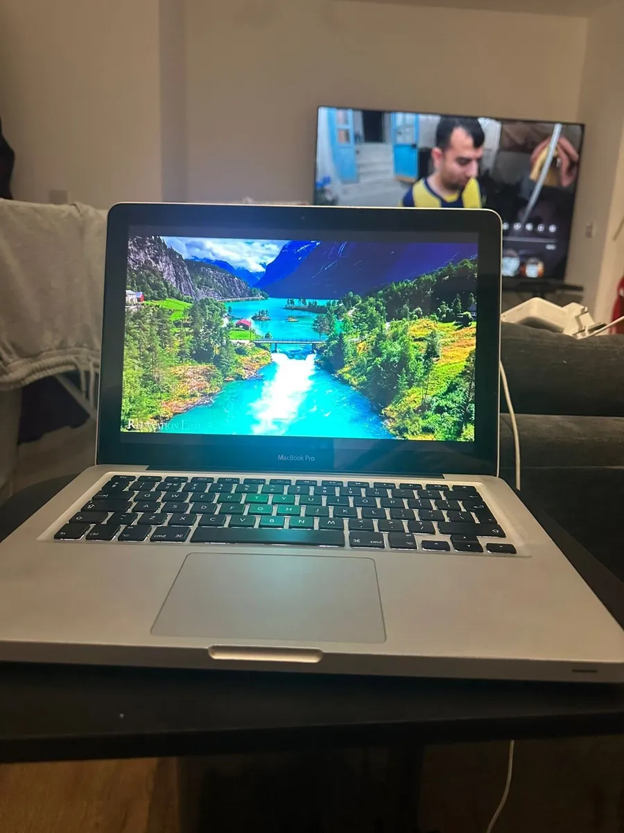 MACBOOK PRO 2010 13” 16 GB RAM UPGRADED SSD 500GB - Image 2