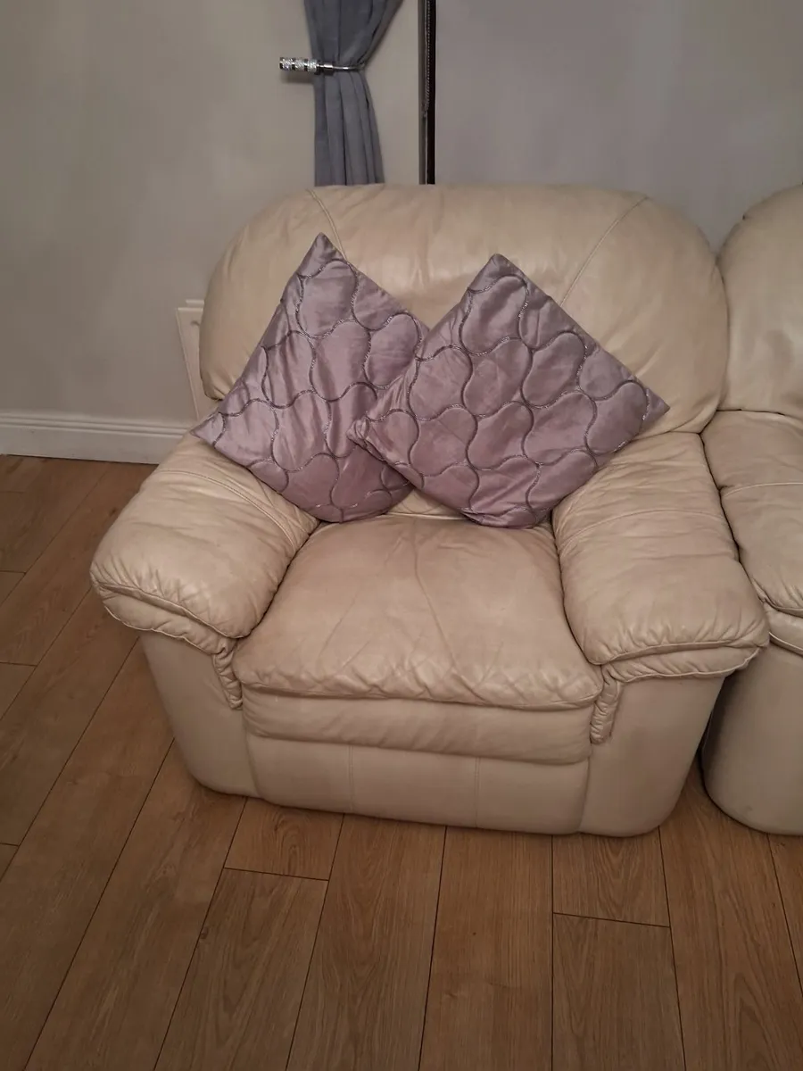 Cream leather 3 2 1 - Image 1