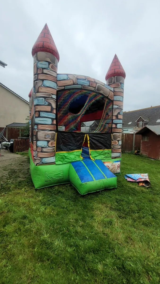Bouncy castle - Image 1