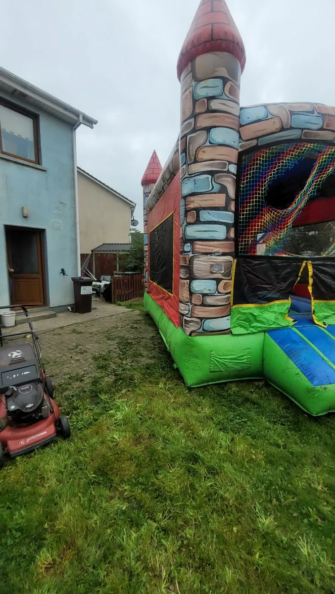Bouncy castle - Image 3