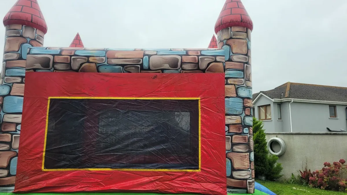 Bouncy castle - Image 4