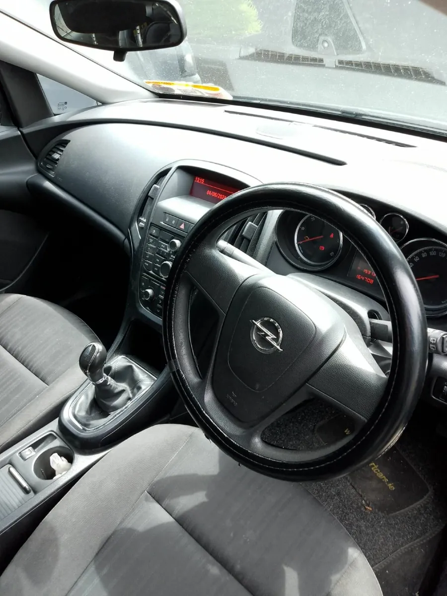 Opel Astra 2011 - Image 3