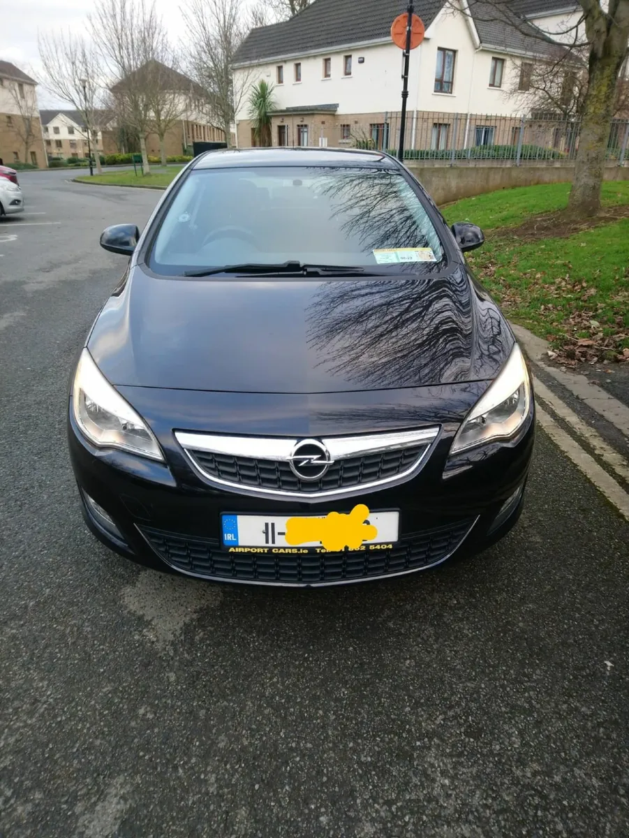Opel Astra 2011 - Image 1