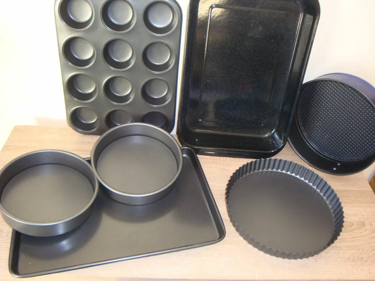 Bundle of baking tins - Image 2