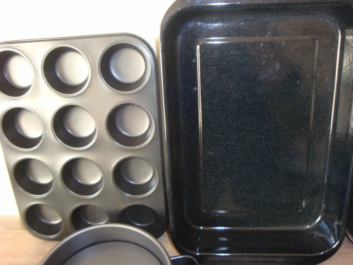 Bundle of baking tins - Image 4