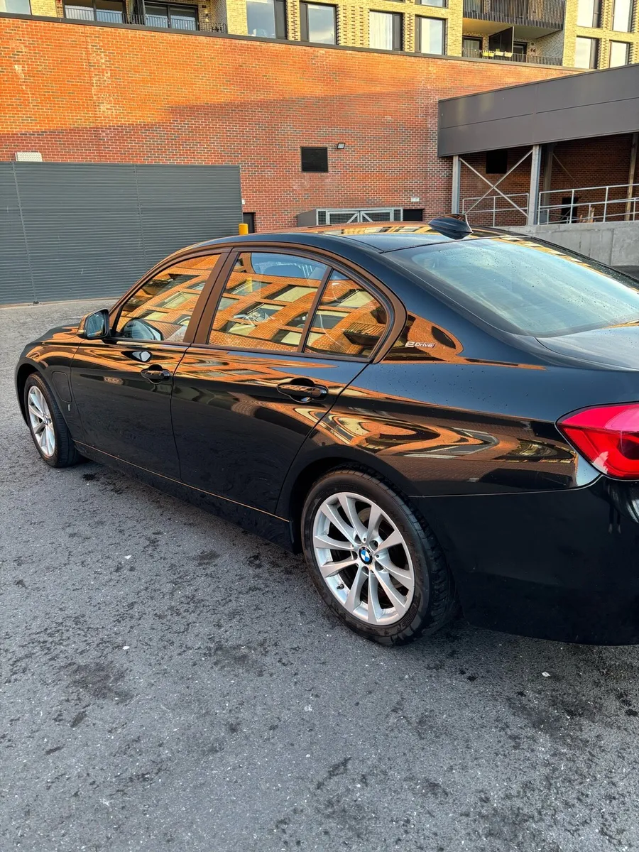 BMW 3 Series 330e SE PHEV/2.0 Petrol - Image 3