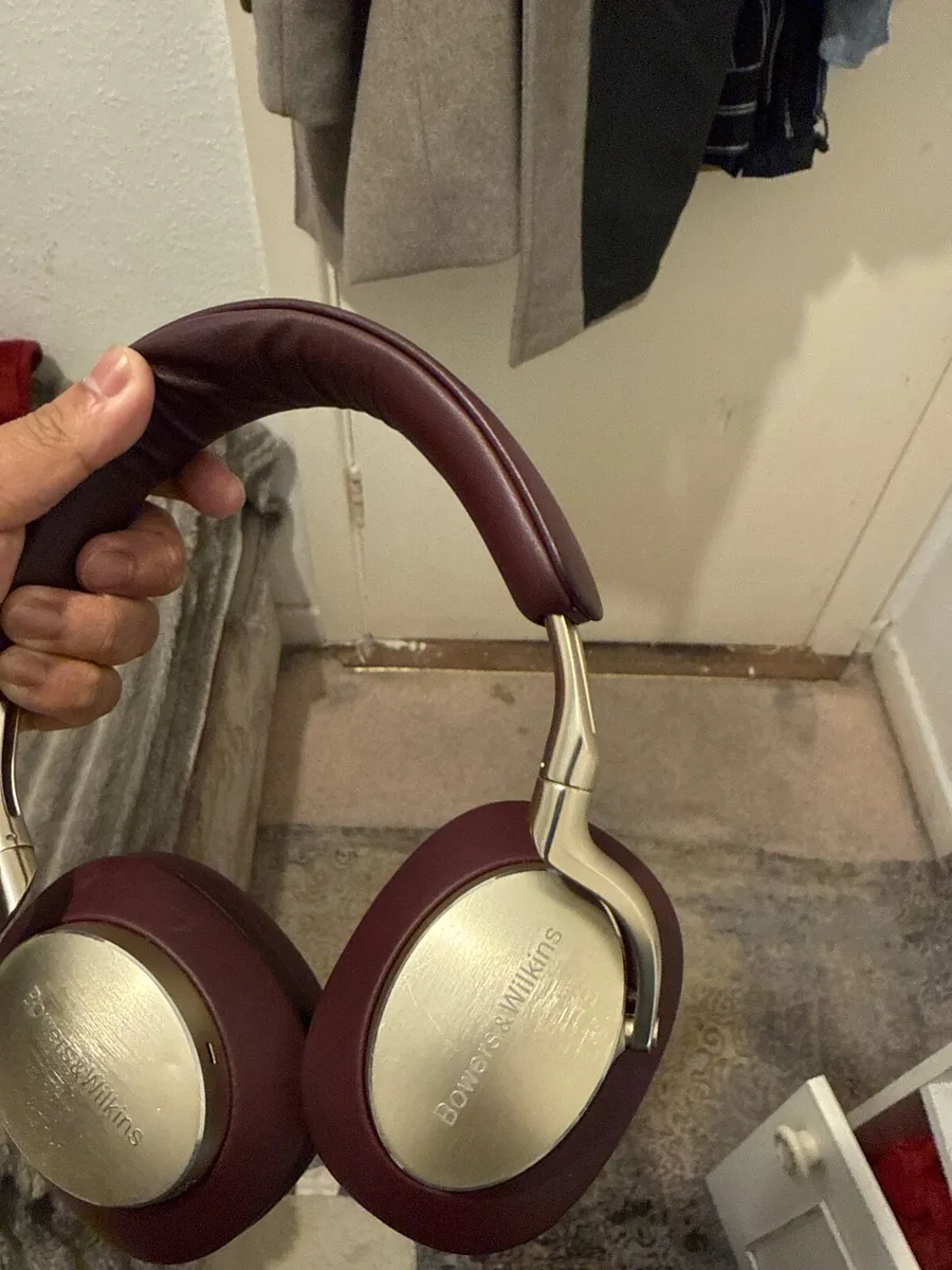 BOWERS & WILKINS PX8 NOISE CANCELLING HEADPHONES - Image 2