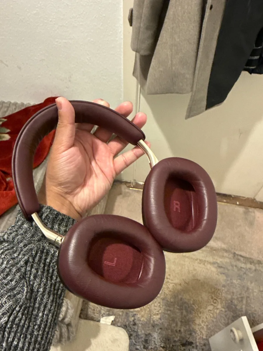 BOWERS & WILKINS PX8 NOISE CANCELLING HEADPHONES - Image 3