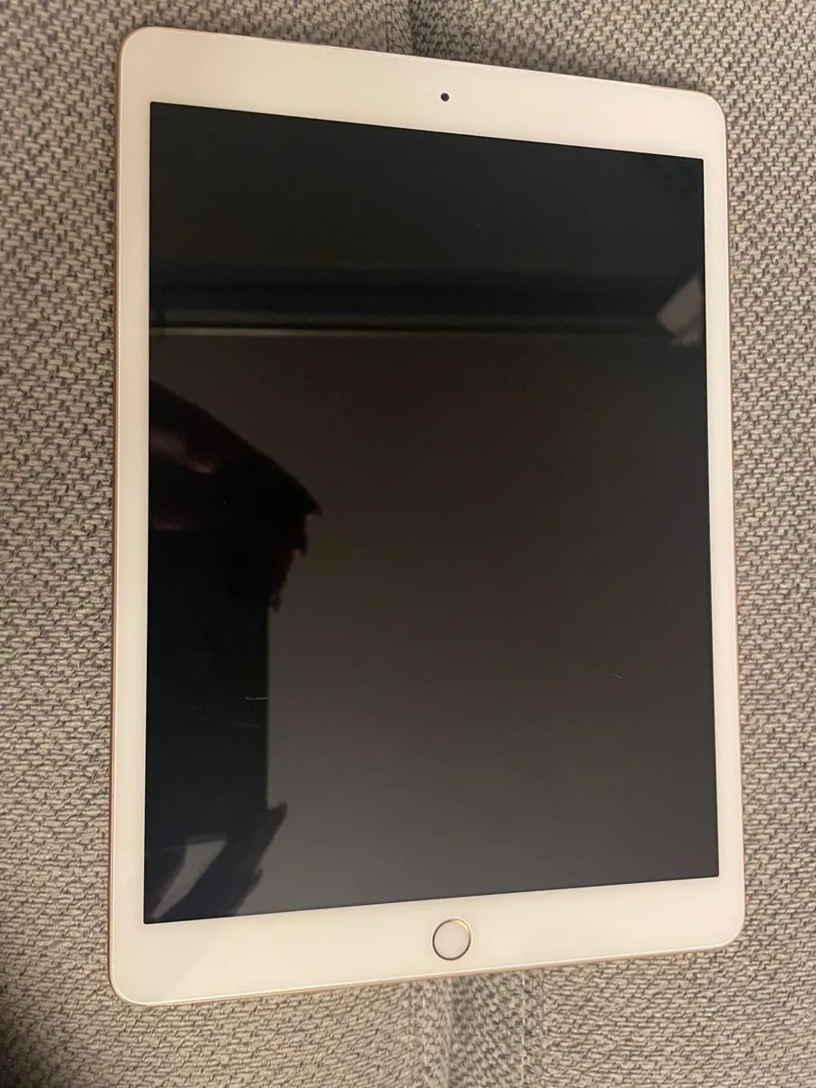 iPad 7th gen, WiFi & cellular - Image 1